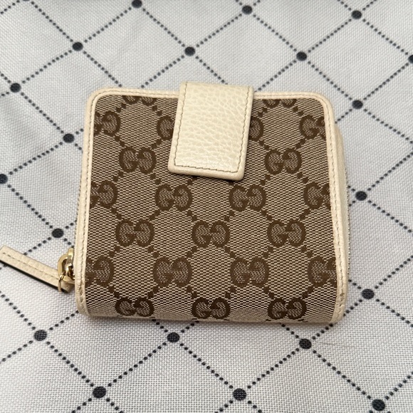 Pre owned Gucci Beige and Cream Women's Wallet - Picture 1 of 5